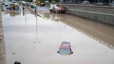Ankara’da Sağanak Alarmı: Yollar Göle Döndü, Araçlar Mahsur Kaldı