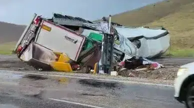 Sivas'ta Tır Devrildi