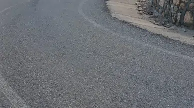 Kurtalan'da Feci Kaza! Kontrolden Çıkan Kamyonet Şarampole Devrildi
