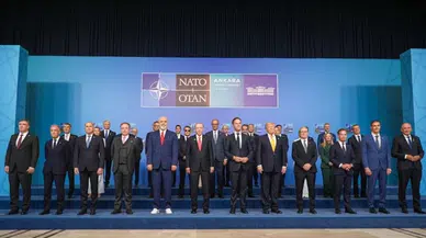 NATO Zirvesi'nde aile fotoğrafı çektirildi