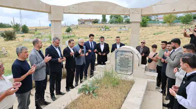 Sivas'ta Vali Şimşek'ten Aşık Ruhsati'nin Kabrine Ziyaret