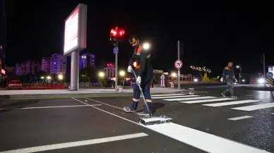 Sivas'ta Yol Çizgi Çalışmaları Gece Mesaisiyle Sürüyor