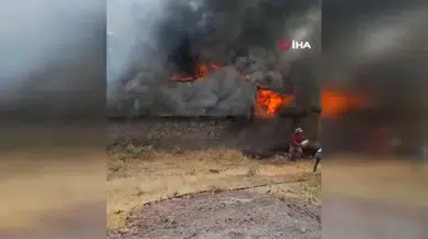 Van Gevaş'ta Korkutan Yangın: 3 İtfaiyeci Dumandan Etkilendi!