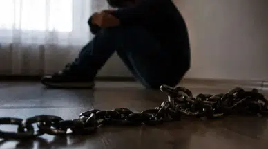 15 yaşındaki engelli çocuk zincirle bağlı halde bulundu