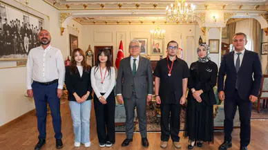 Sivas’ın Başarılı Öğrencileri Vali Şimşek’i Ziyaret Etti