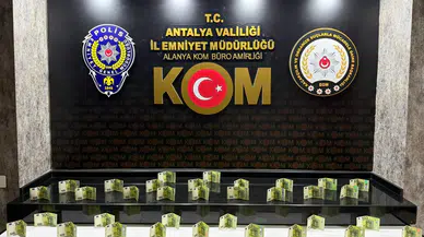 Antalya'da Dev Kaçakçılık Darbesi: Tarihi Eserler ve Sahte Para Ele Geçti!