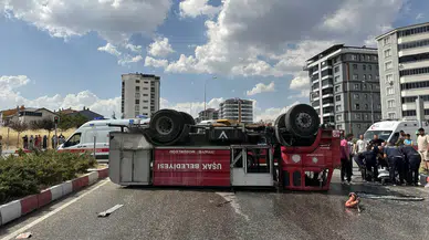 Uşak'ta Yangına Giden İtfaiye Aracı Devrildi: 2 Yaralı!