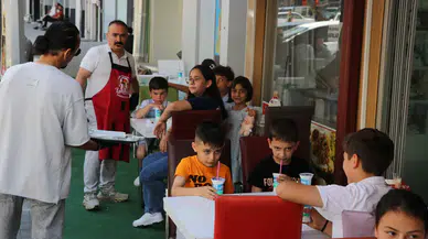 Sivaslı Esnaftan Adana'daki Olay Tepkisi: Çocuklara Bedava Lahmacun!