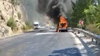 Karabel Yayla Yolu'nda Dehşet Anları! Alev Alev Yanan Araç Yolu Kilitledi