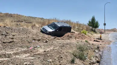 Sultandere Mahallesi'nde Kaza Paniği: Araç Toprak Alanda Durabildi