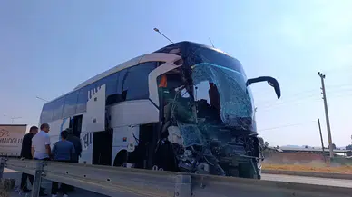 Afyonkarahisar'da Otobüs Kamyonete Çarptı: 1 Ölü, 15 Yaralı!