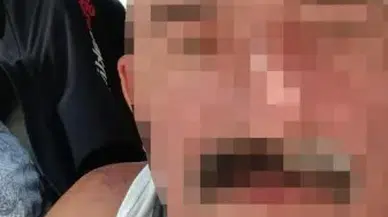 Ev arkadaşını kafasını çekiçle ezerek öldürdü