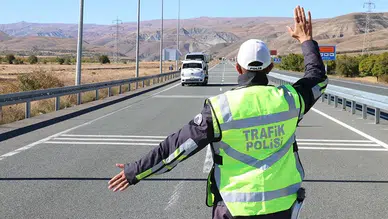 Sivas'ta Haftalık Trafik Raporu Açıklandı: 25 Bin 265 Araç Denetlendi, 34 Ehliyete El Konuldu