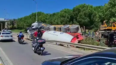Eski Ankara Caddesi Kavşağı'nda Kaza: Beton Mikseri Şarampole Yuvarlandı