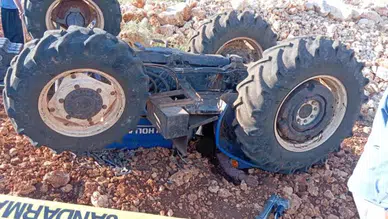 Traktörün altında kalan sürücü hayatını kaybetti