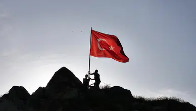 Sivas'ta Hevük Kalesi'nin Zirvesinde Şanlı Bayrağımız Yenilendi
