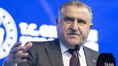 Bakan Bak'tan gençlere ücretsiz müzekart müjdesi