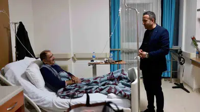 Akçadağ Belediye Başkanı Hasan Ulutaş, Şehit Gökhan Aslan Devlet Hastanesi'ndeki Hastalara Moral Verdi