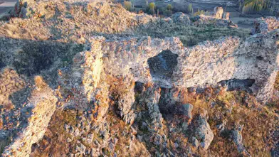 Yozgat Akdağmadeni'nin Gizemli Tarihi: Behramşah Kalesi ve Çelebi Türbeleri Havadan Görüntülendi