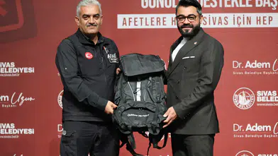 Sivas Belediyesi'nden Mahalle Temelli Afet Adımı: Gönüllü İtfaiyeciler Sertifikalarını Aldı