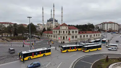 Emekliye Ücretsiz Ulaşımda Yeni Karar: Yaş Şartı Resmen Değişiyor
