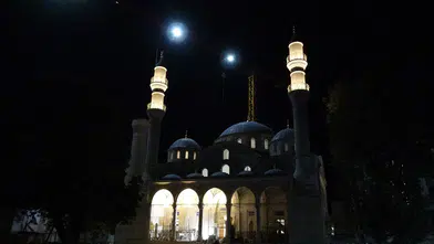 Depremde Yıkılmıştı: Tarihi Yeni Cami Yeniden Yükseliyor