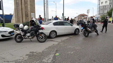 Okul Önünde Silahlı Tehdit Alarmı: Polis Ekipleri Yakaladı