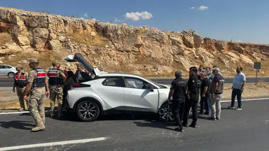 Diyarbakır’da otomobil traktöre çarptı: 4 kişi yaralandı