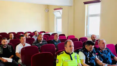Hafik’te Taşımalı Eğitim Servis Şoförlerine Güvenlik Bilgilendirmesi