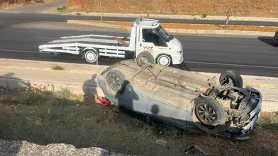 Gaziantep’te feci kaza: Otomobil ters dönerek kaldırıma çıktı