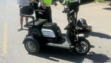 Manisa Kula’da Elektrikli Bisiklet Devrildi: 58 Yaşındaki Sürücü Yaralandı