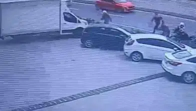 Küçükçekmece’de Polis Kovalamacası Kamerada: Uyuşturucuyla Yakalandı