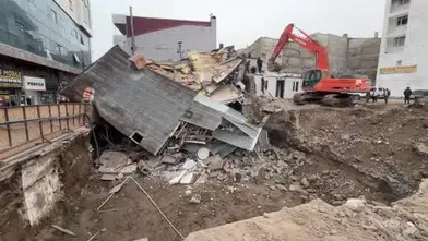 Van'da Gece Yarısı Korkutan Olay! Lokantanın Bir Bölümü Çöktü