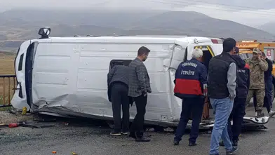 Okul Yolunda Korku Dolu Anlar! Öğrencileri Taşıyan Servis Devrildi