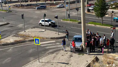 İki Araç Birbirine Girdi! Diyarbakır’da 3 Kişi Yaralandı
