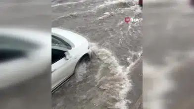 Diyarbakır'da Sağanak Hayatı Felç Etti! Alt Geçitler Suyla Doldu