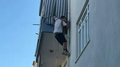 Cinnet Getiren Ev Sahibi Daireyi Yaktı: Kedileri Komşusu Kurtardı