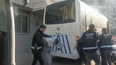 İş Yeri ve Aracı Ateşe Verdiler! İzmir'de 4 Tutuklama