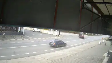 Otomobil Dönüş Yaparken Motosikletle Çarpıştı! O Anlar Kamerada