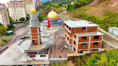 Kocaeli Aksa Camii İçin Binlerce Tuğla ve Tonlarca Demir Desteği
