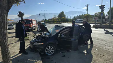 Van'da Korkutan Kaza! İki Araç Çarpıştı, 5 Kişi Hastanelik Oldu