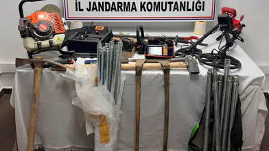 Define Ararken Suçüstü Yakalandılar! Bakın Neler Ele Geçirildi