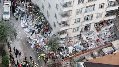 Maltepe’de 7 katlı binanın alttaki 3 katı çöktü acı haber geldi