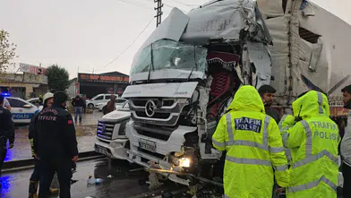 Gaziantep’te 2 Tır ve Minibüs Çarpıştı: 2 Kişi Yaralandı