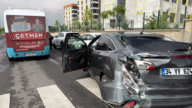 Diyarbakır’da Halk Otobüsü ile Otomobil Çarpıştı: 4 Yaralı