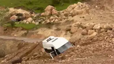 Siirt Kurtalan’da Heyelan: Minibüs Yolda Mahsur Kaldı