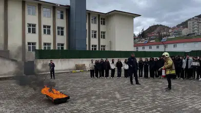 Mesudiye’de öğrencilere uygulamalı yangın eğitimi verildi