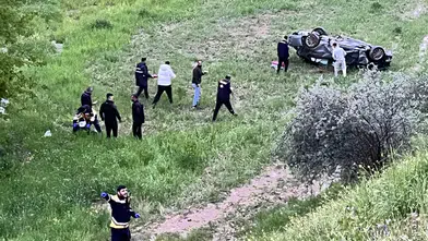 Direksiyon hakimiyeti kayboldu, araç savruldu! 4 kişi hastanelik