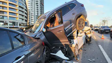Kartal’da zincirleme kaza! 4 araç birbirine girdi: 5 yaralı