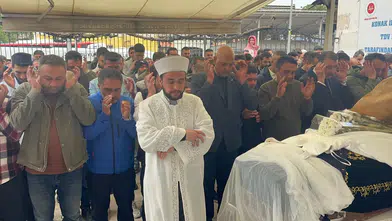 İzmir’de Estetik Ameliyatı Sonrası Ölen Genç Defnedildi
